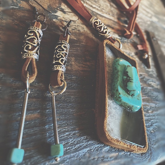 Necklace The Anika Pendant & Earring Set HP๐ต - Picture 11 of 17